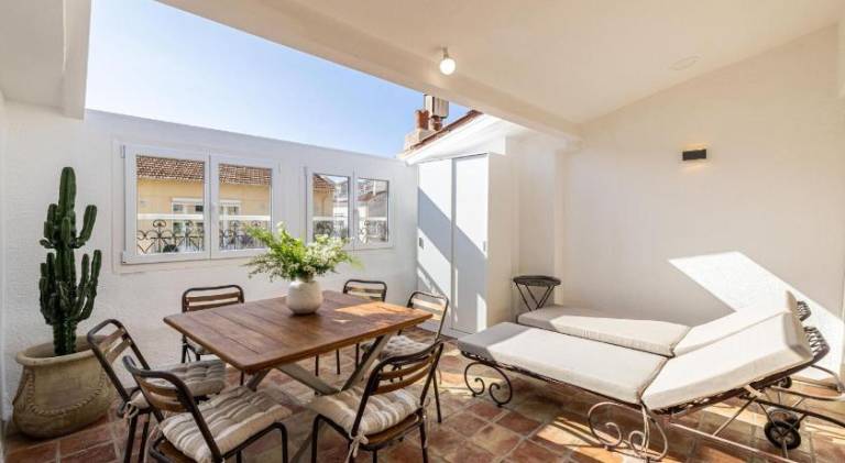 Rental apartment with terrace | Next to the beach | Pets are welcome in Cannes