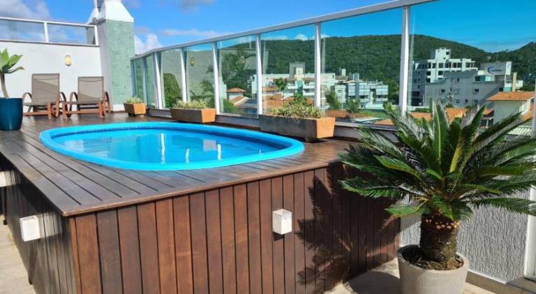 Holiday apartment with pool in Bombinhas