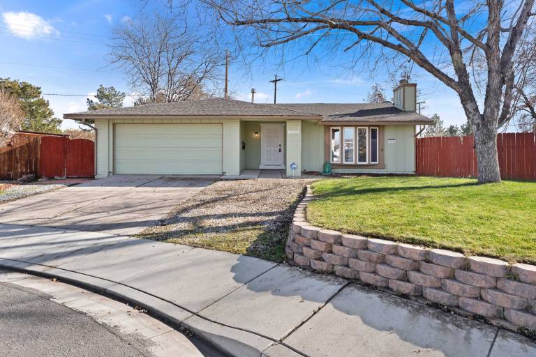 Family-oriented pleasant house with fast internet & yard | Pets are welcome — photo 4