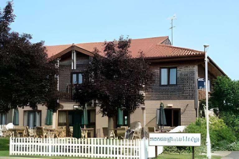 Stoneleigh Park Lodge in Warwick