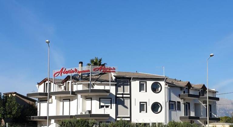 Serviced apartment with patio, yard & hot tub in Agios Vasileios