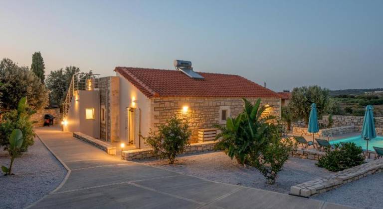 Villa with pool — photo 3