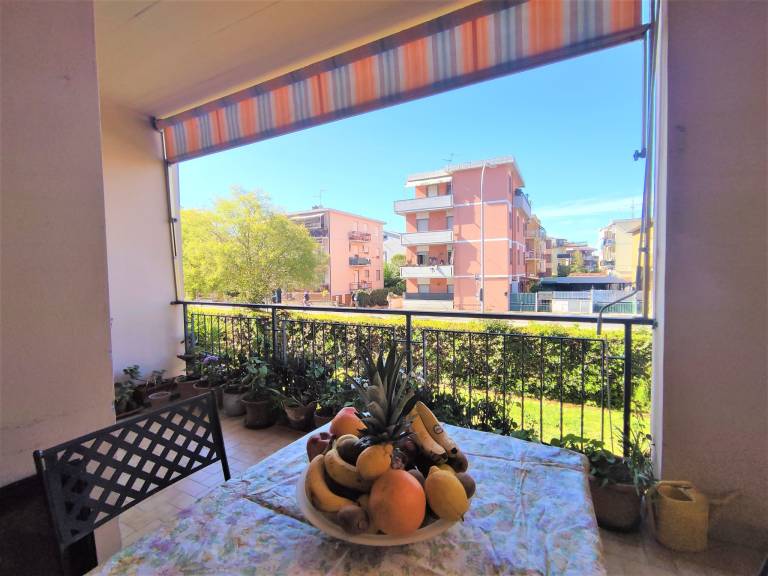 Rental apartment with terrace — photo 2