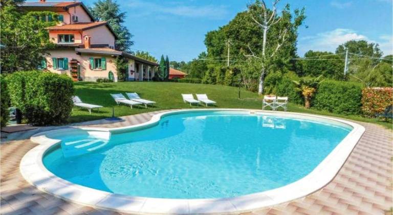 Family-oriented beautiful house with sauna, patio & pool | Pets are welcome — photo 3