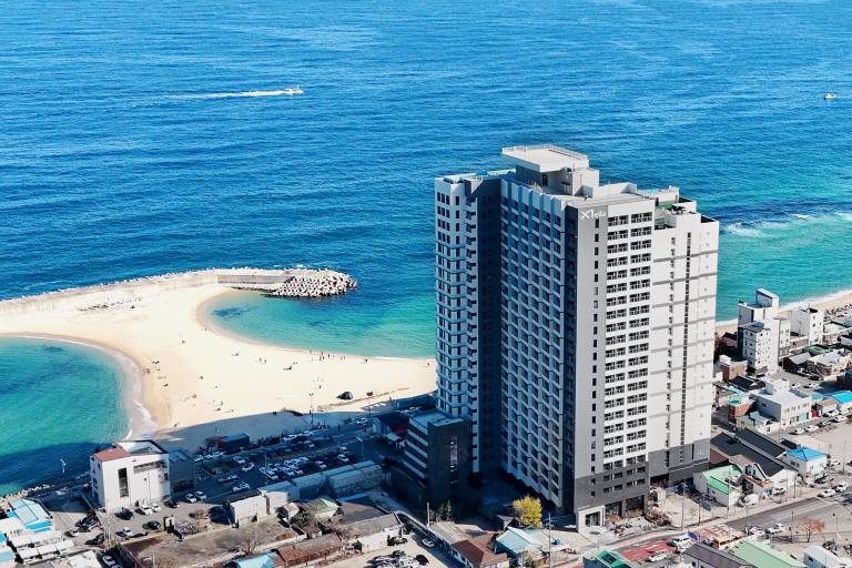 Plott The One Sokcho Xiella The Beach