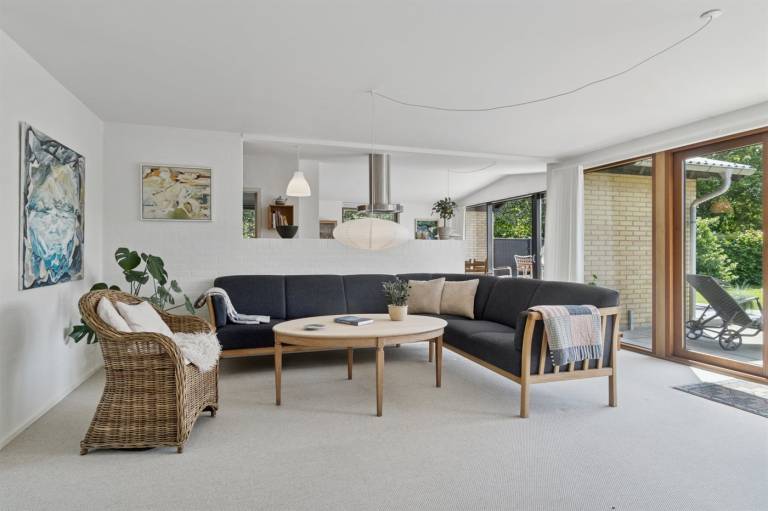 House with terrace & barbecue — photo 2