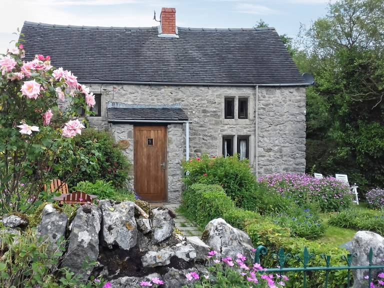 Cottage Winster