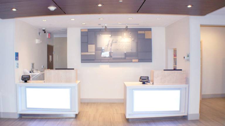 Holiday Inn Express & Suites Plainview by IHG — photo 2