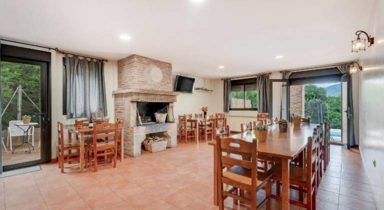 House with garden, barbecue & patio — photo 4