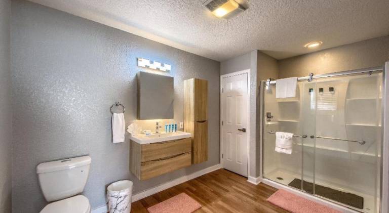 Vacation home with jacuzzi — photo 2