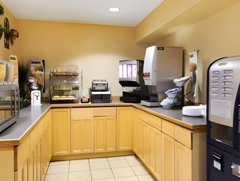 Baymont Inn & Suites by Wyndham Anchorage Airport — photo 3