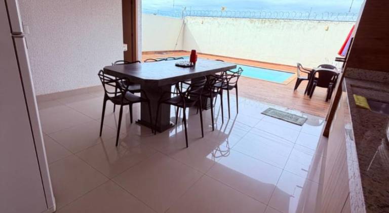 House with pool — photo 5
