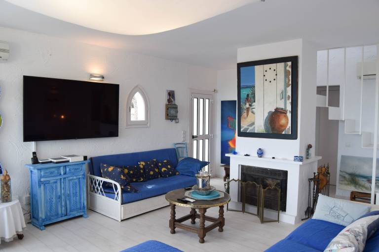 Fully equipped ample vacation home with yard, pool & patio | Sea view | Good for workation | Dogs allowed — photo 4