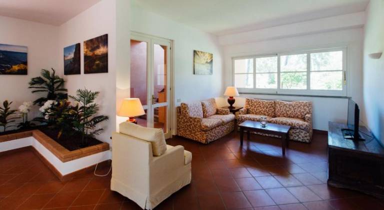 Serviced apartment with terrace, pool & garden | Next to the beach | Dogs allowed — photo 3