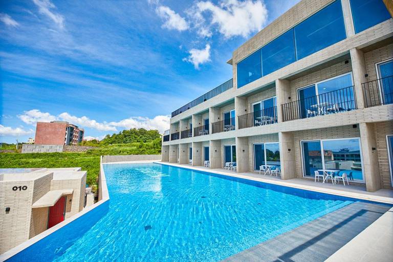 Jeju Nueve Poolvilla & Resort