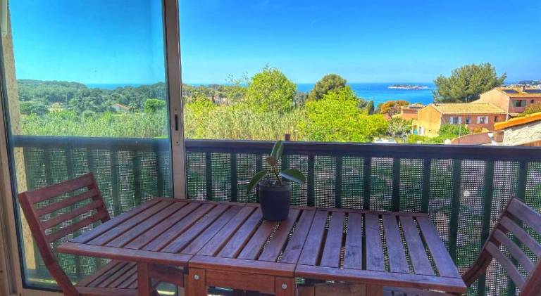 Holiday apartment with terrace | Pets allowed in Bandol