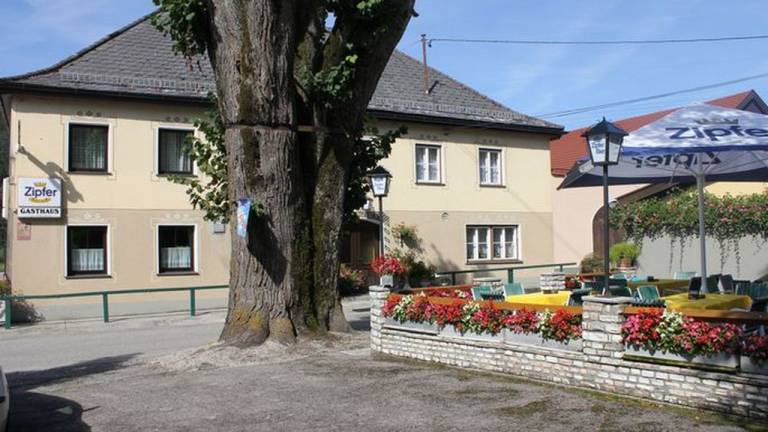 Doppelzimmer f&uuml;r 3 Personen 18 m&sup2; in Strass im Attergau