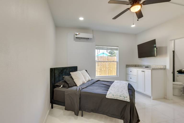 SPI Stay in Entertainment District, Pets Welcome! — photo 3