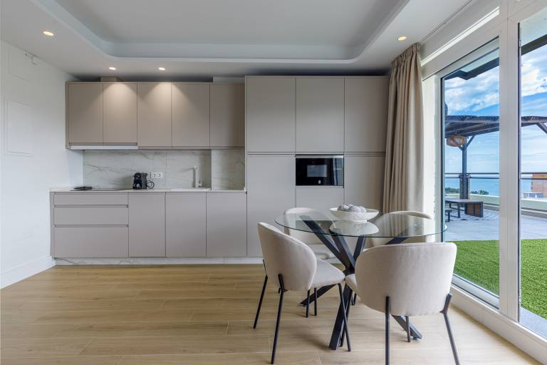 Fully equipped lovely holiday apartment with terrace | Close to Alcazaba of Málaga | Next to the beach | Perfect for remote work | Dogs allowed — photo 5