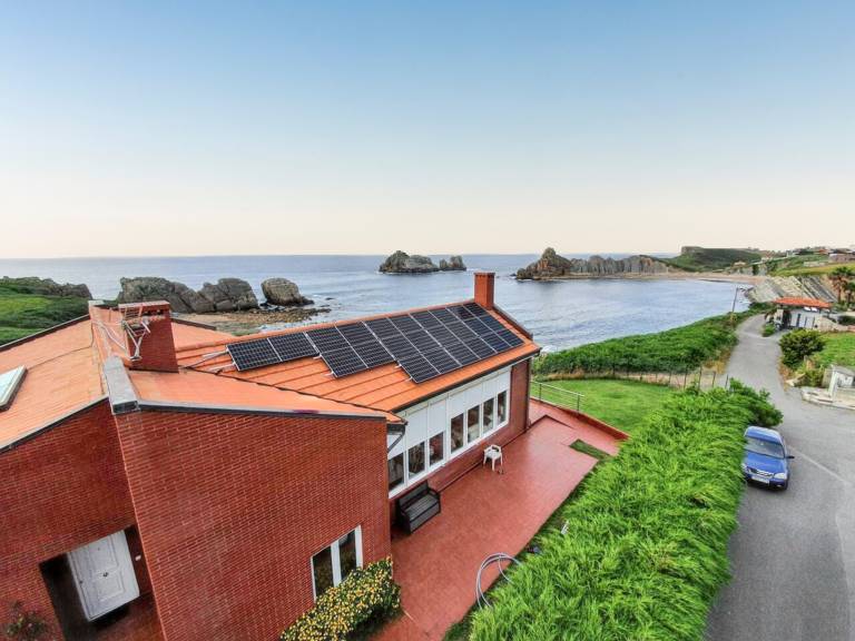 Spacious house with sea view in Liencres jacuzzi — photo 4