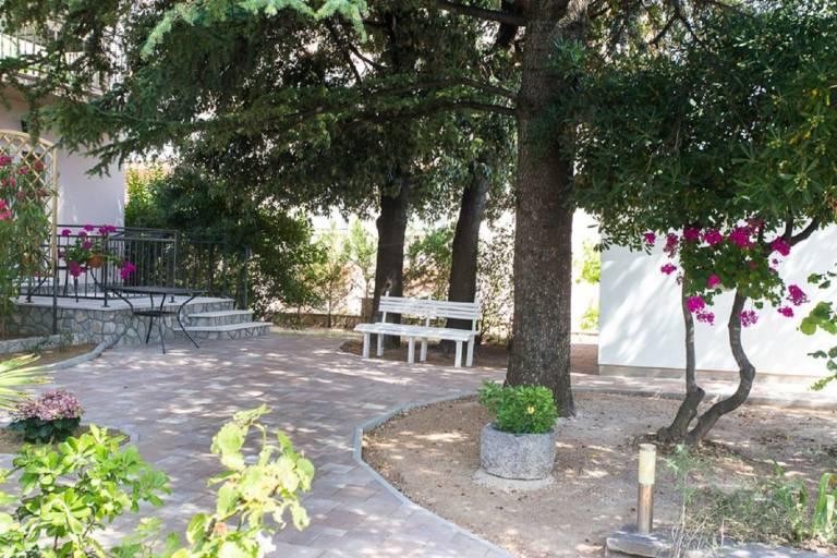 House with yard & patio | Perfect for remote work — photo 4