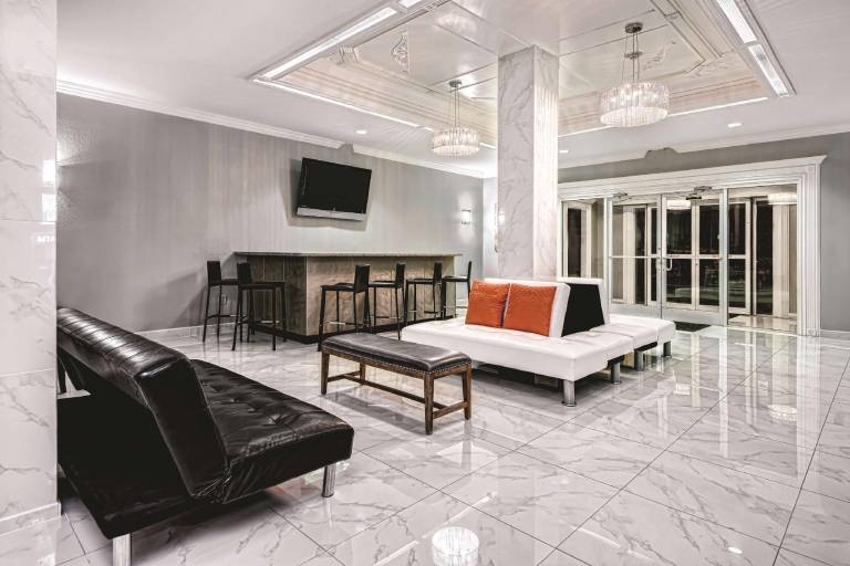 La Quinta Inn & Suites by Wyndham Brownsville North — photo 3