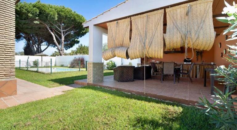 Fully equipped ample house with barbeque, private pool & garden | Pet-friendly — photo 2