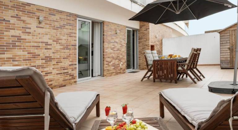 Apartment with pool, grill & patio in Leiria