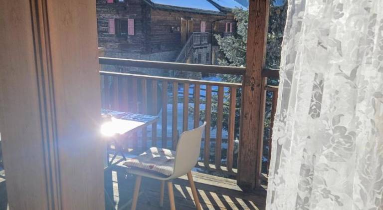 Holiday apartment with yard & terrace — photo 2