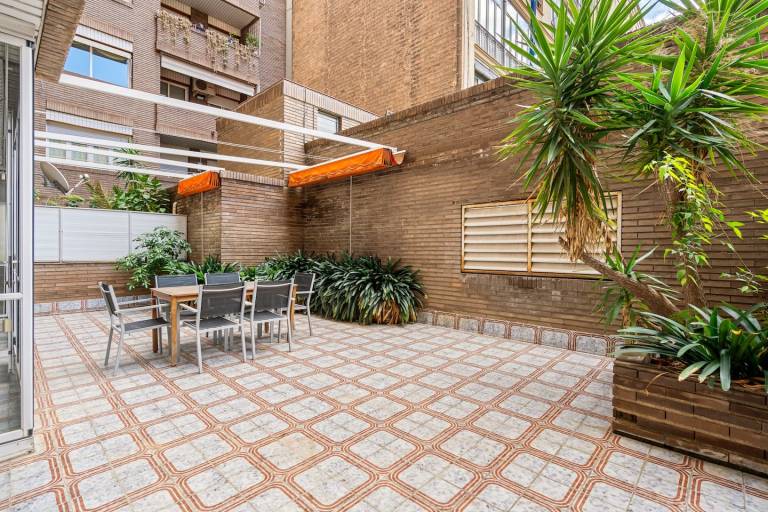 Holiday apartment with terrace | Close to Casa Milà — photo 3