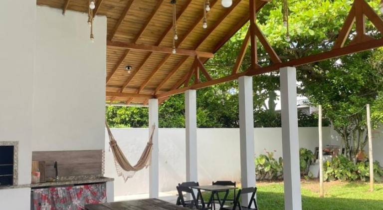 House with pool — photo 3