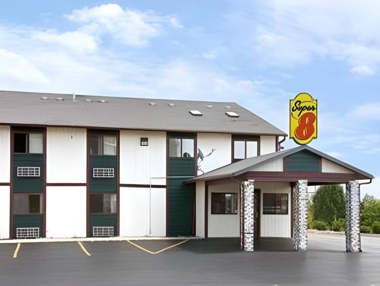 Super 8 by Wyndham Rockford I-90/Casino District in Rockford, IL