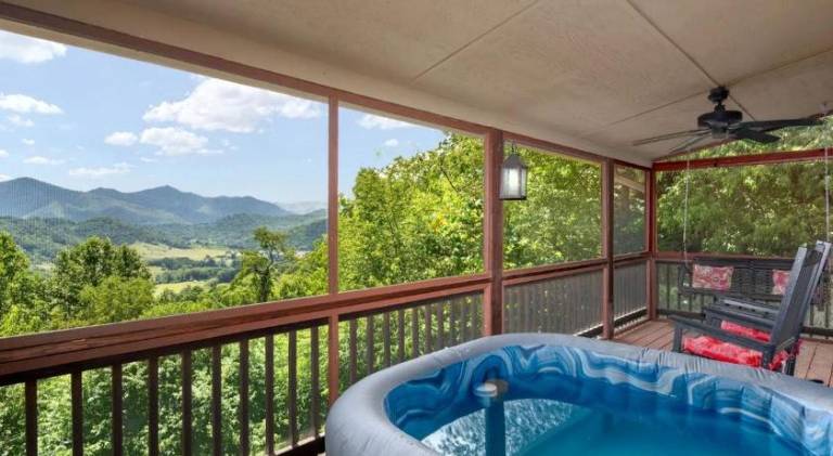 House with jacuzzi — photo 5