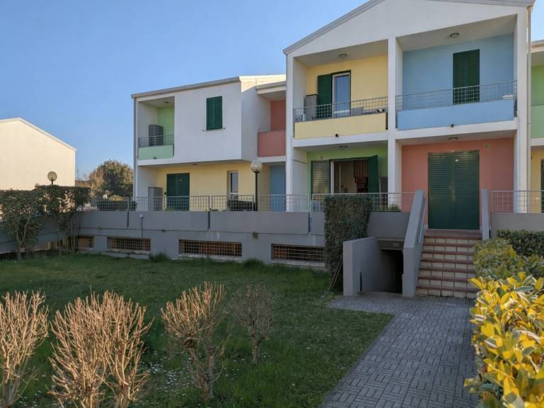 Charming two-level villa with pool in Caorle