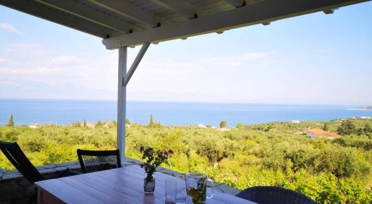 Villa with barbecue, pool & yard in Pylos-Nestoras
