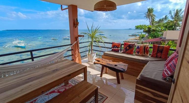 Vacation home with jacuzzi, terrace & garden in General Luna