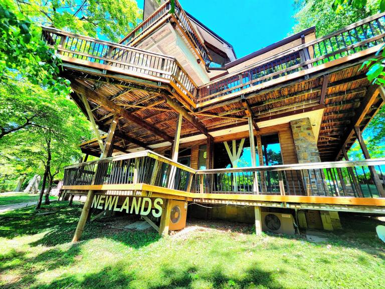 Lodge Flippin