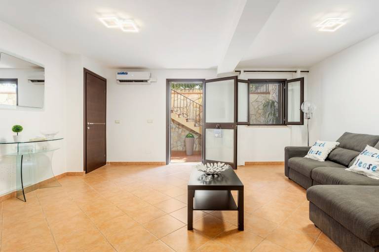Rental apartment with garden | Garden view — photo 2