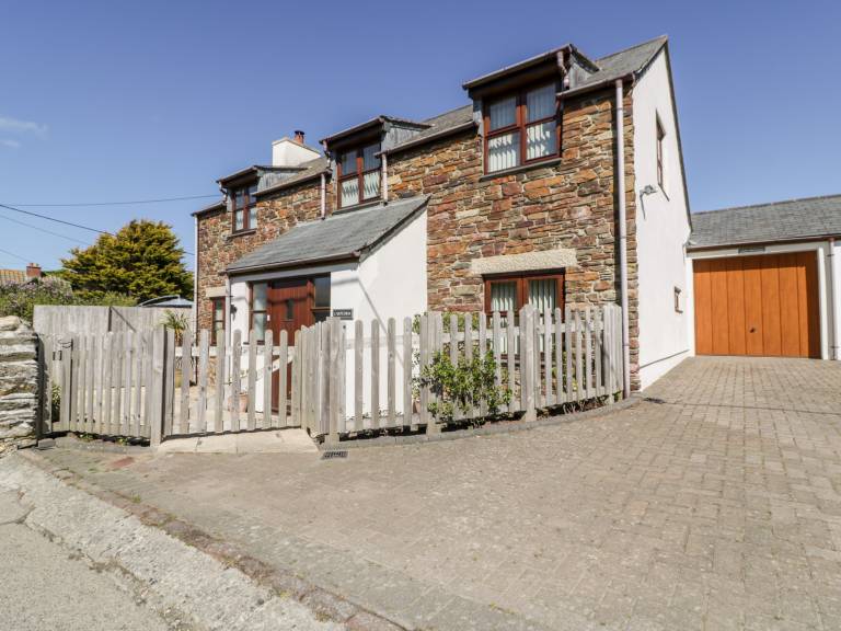 Cottage with yard | Beach view in Newquay