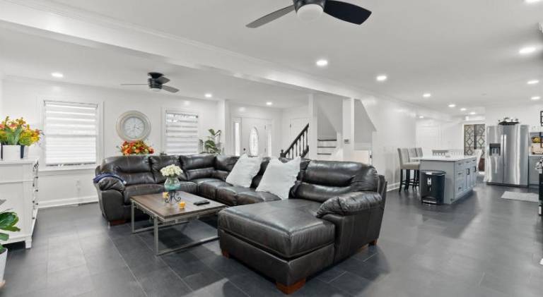 Vacation home with hot tub — photo 4