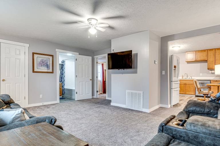 Pets Welcome! Quiet Economy Home w/ Spacious Yard — photo 4