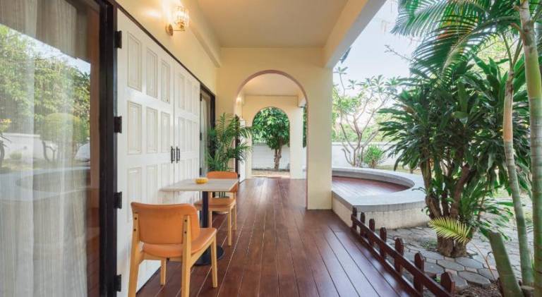 Villa with private pool, BBQ & yard | Perfect for remote work — photo 4