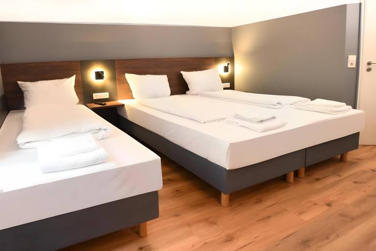 Hotel Apadana Frankfurt in Frankfurt Am Main