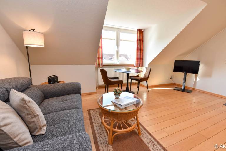 Ruhige Dachgeschosswohnung im Haus Seeland 2