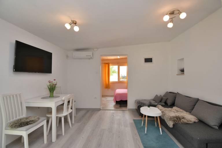 Charming apartment with patio, garden & barbecue | Garden view | Pets are welcome — photo 2