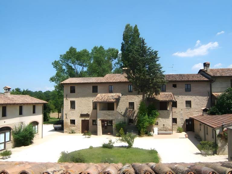 Lovely farm with yard, BBQ & pool | Pets are welcome in Umbertide