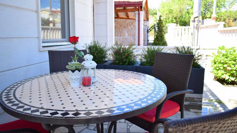 Children-friendly lovely rental apartment with grill, terrace & yard | Pets are welcome — photo 3