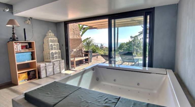 Apartment with pool & jacuzzi | Pets are welcome — photo 2