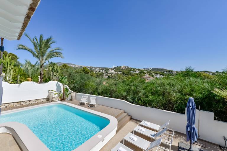 Fully equipped big villa with barbeque, yard & terrace | Pets are welcome in Mora