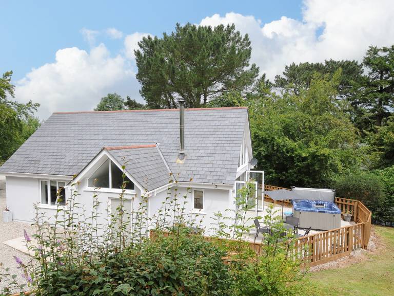Family-friendly cottage with garden, hot tub & terrace | Beach view | Pets are welcome — photo 2